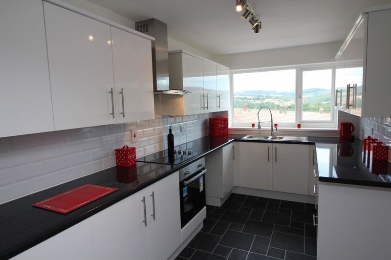 Wood Street, Cilfynydd, Pontypridd, CF37 4HA Sell Right