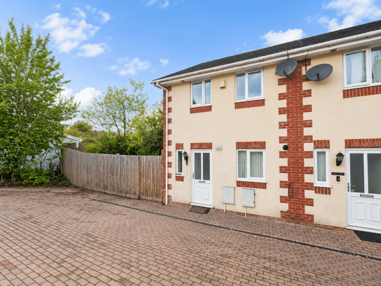 - Henson House, Coedpenmaen Road, Trallwn, Pontypridd