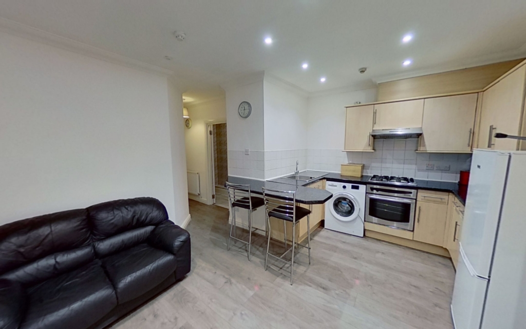 Broadway, Treforest, Pontypridd – B100
