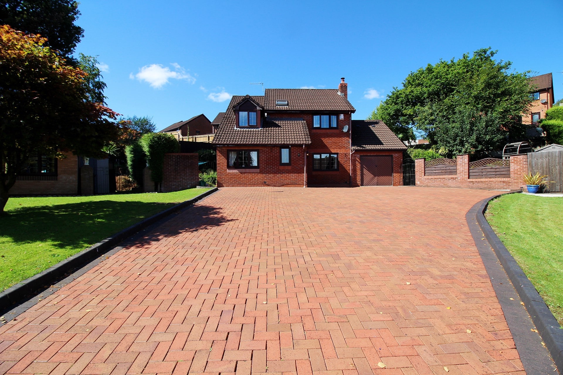 Bryn Aur, Coed Y Cwm, Pontypridd, CF37 3JE Sell Right