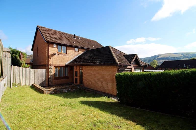 Ffordd Y Bedol, CoedYCwm, Pontypridd, CF37 3JA Sell Right