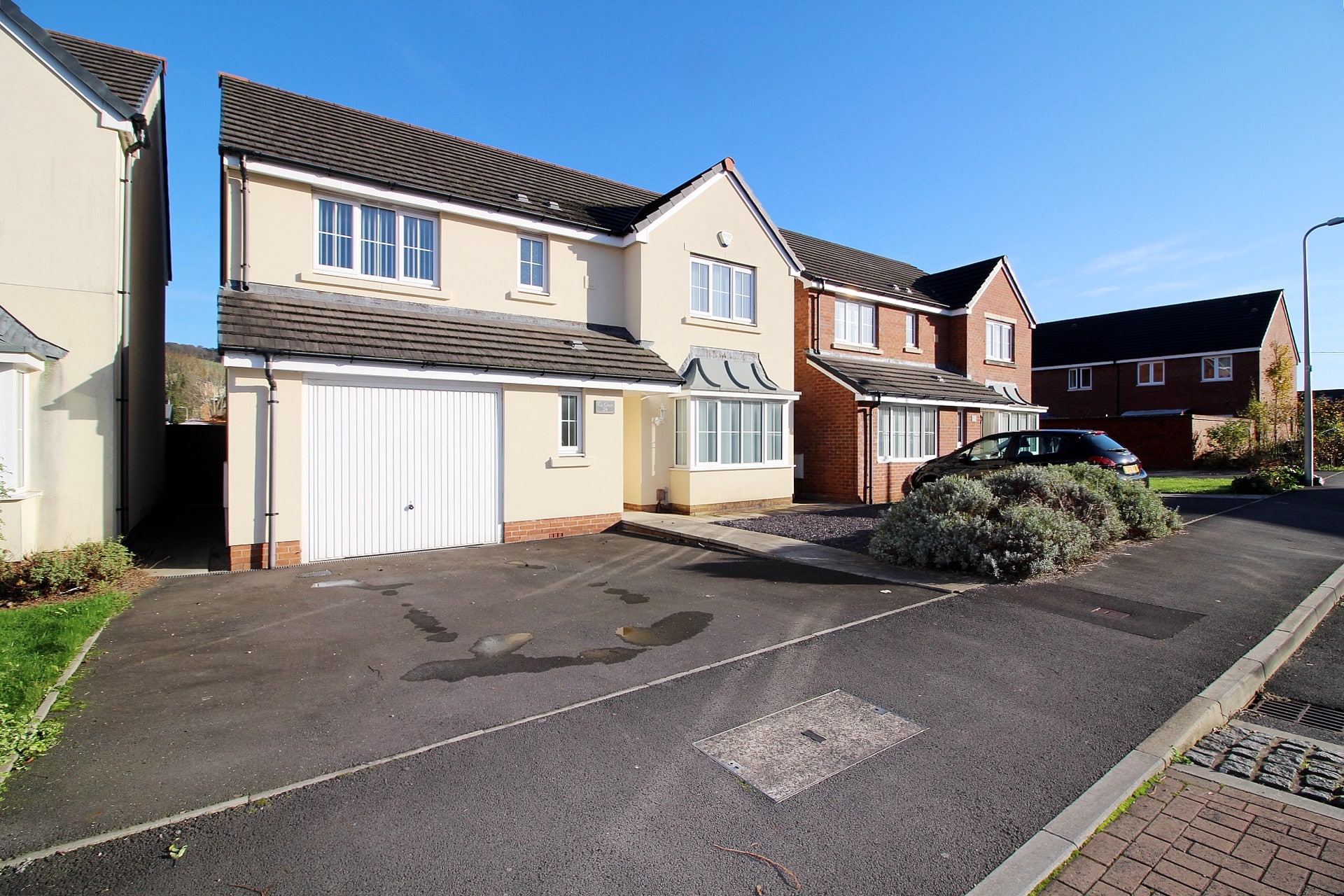 Parc Y Dyffryn, Rhydyfelin, Pontypridd, CF37 5RZ Sell Right