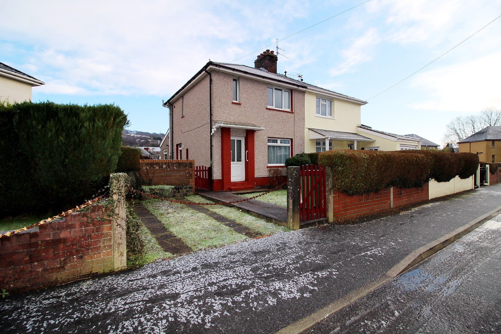 Powys Place, Rhydyfelin, Pontypridd, CF37 5PF Sell Right