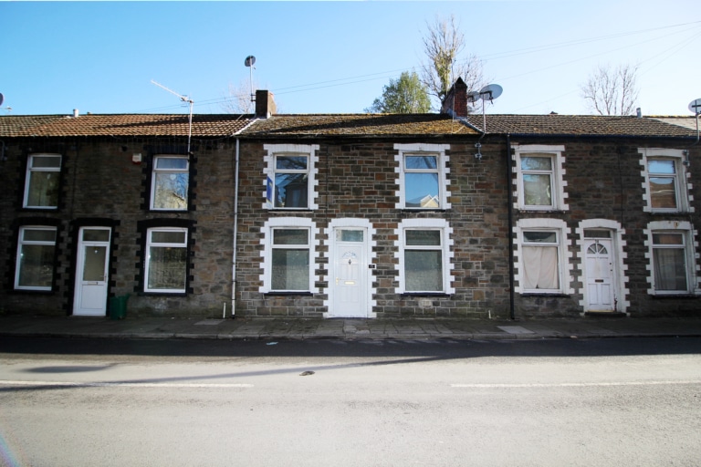 - Swan Terrace, Penygraig, CF40