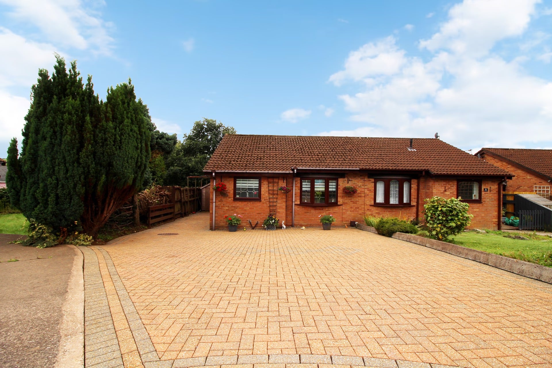 Heol Y Maes, Llantwit Fardre, Pontypridd, CF38 2EZ Sell Right