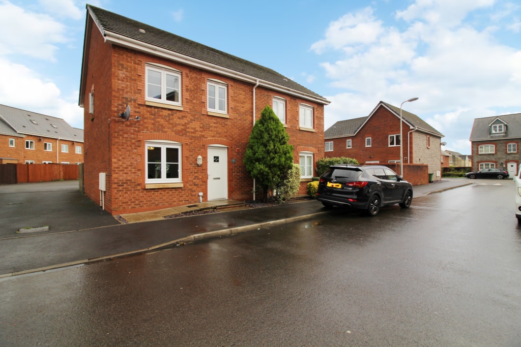 Heol Gruffydd, Rhydyfelin, Pontypridd, CF37 5PQ Sell Right