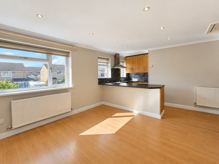 For Let - Cynan Close, Beddau, CF38 2TL