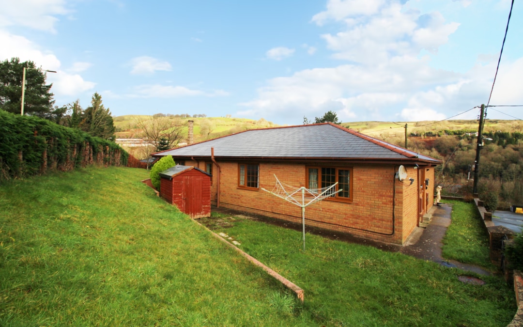 Woodfield Terrace, Trehafod, Pontypridd, CF37 2NR