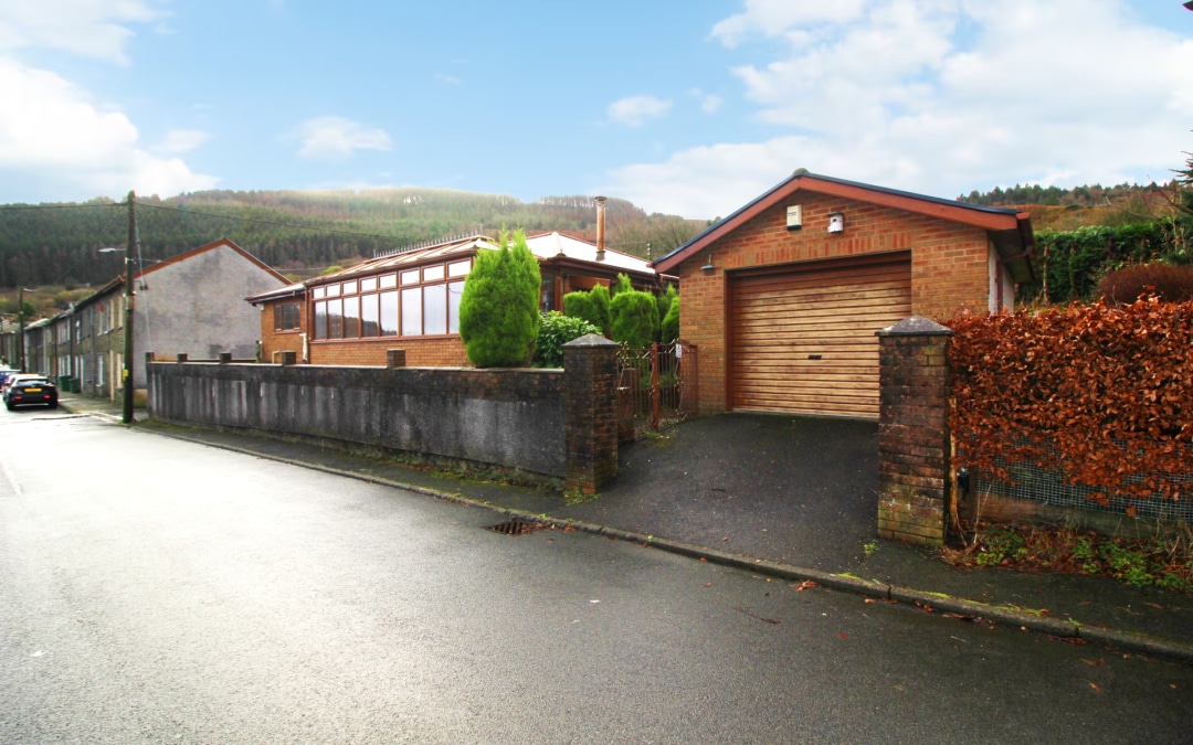 Woodfield Terrace, Trehafod, Pontypridd, CF37 2NR