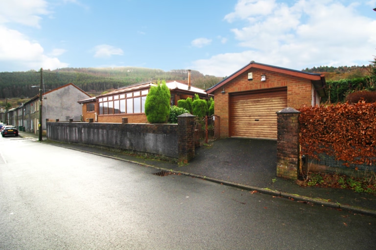 Woodfield Terrace, Trehafod, Pontypridd, CF37 2NR