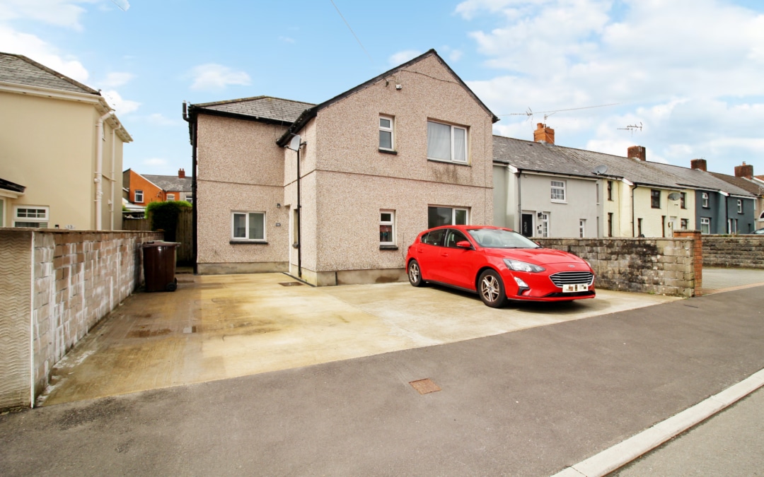 West Avenue, Caerphilly, CF83 2SF