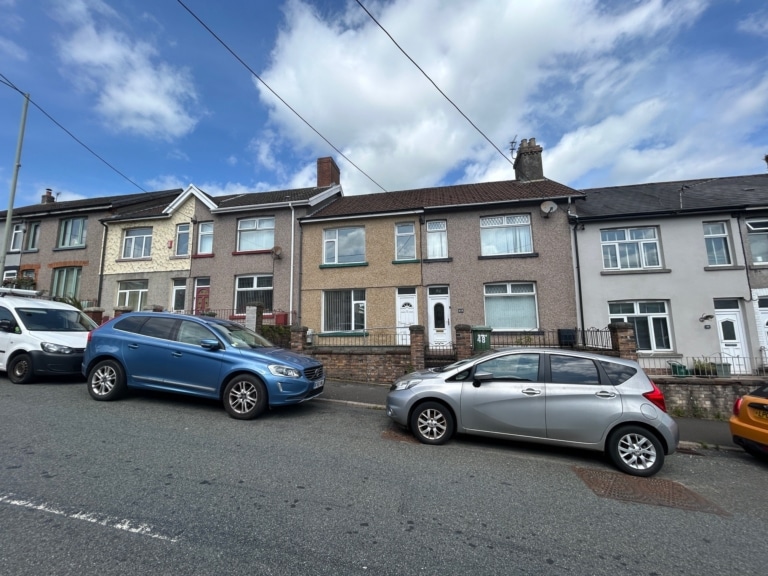 For Let - Parish Road, Beddau, CF38