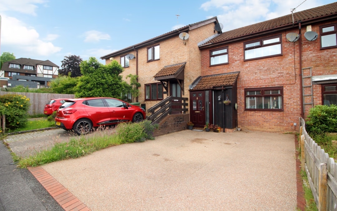 Clos Caradog, Llantwit Fardre, Pontypridd, CF38 2DQ