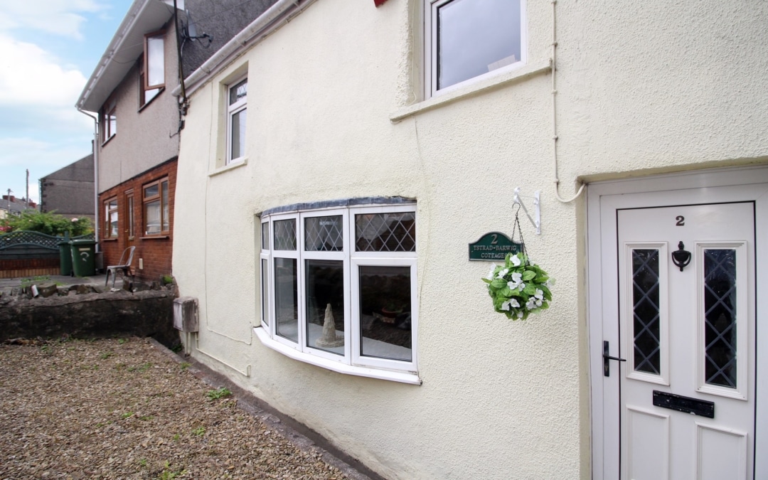 Ystrad Barwig Cottages, Llantrisant Road, Llantwit Fardre, Pontypridd, CF38 2HA