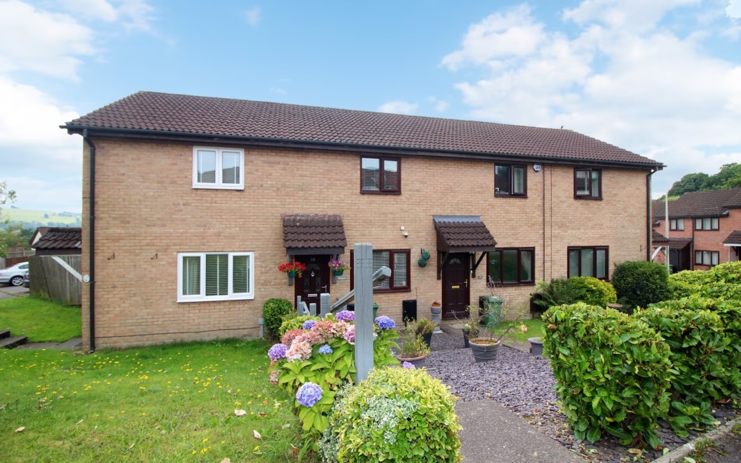 Heol Bryn Heulog, Llantwit Fardre, Pontypridd, CF38 2EJ