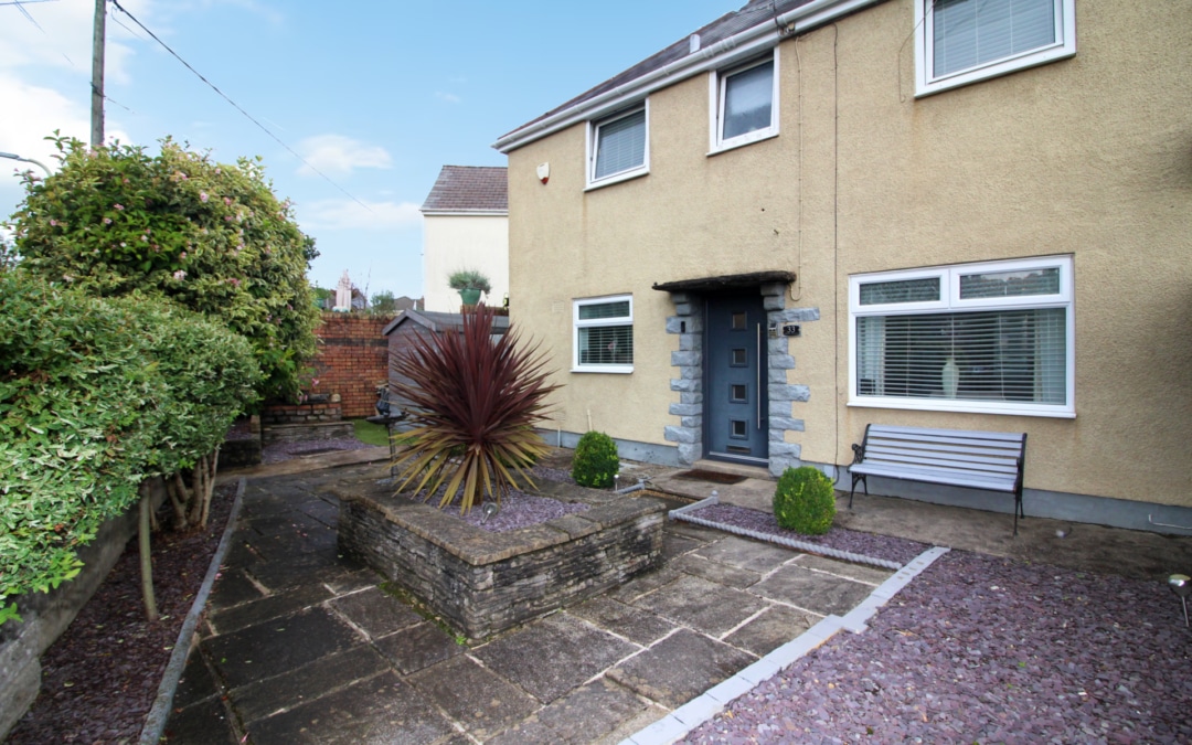 Dyffryn Crescent, Rhydyfelin, Pontypridd, CF37 5RU