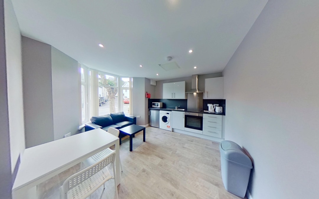 Broadway, Treforest, CF37