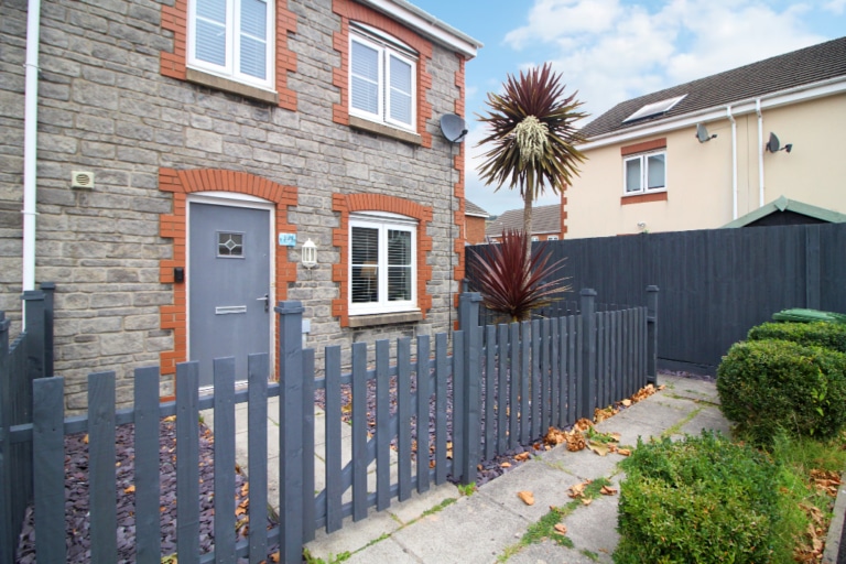 For Sale - Heol Gruffydd, Rhydyfelin, Pontypridd, CF38 1PQ