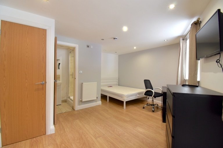 Students - Windsor Road, Treforest, CF37 1BX