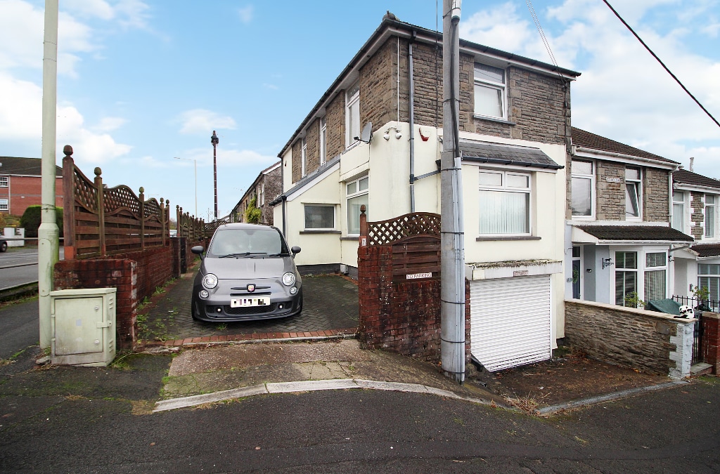 Merthyr Road, Pontypridd, CF37 4DG