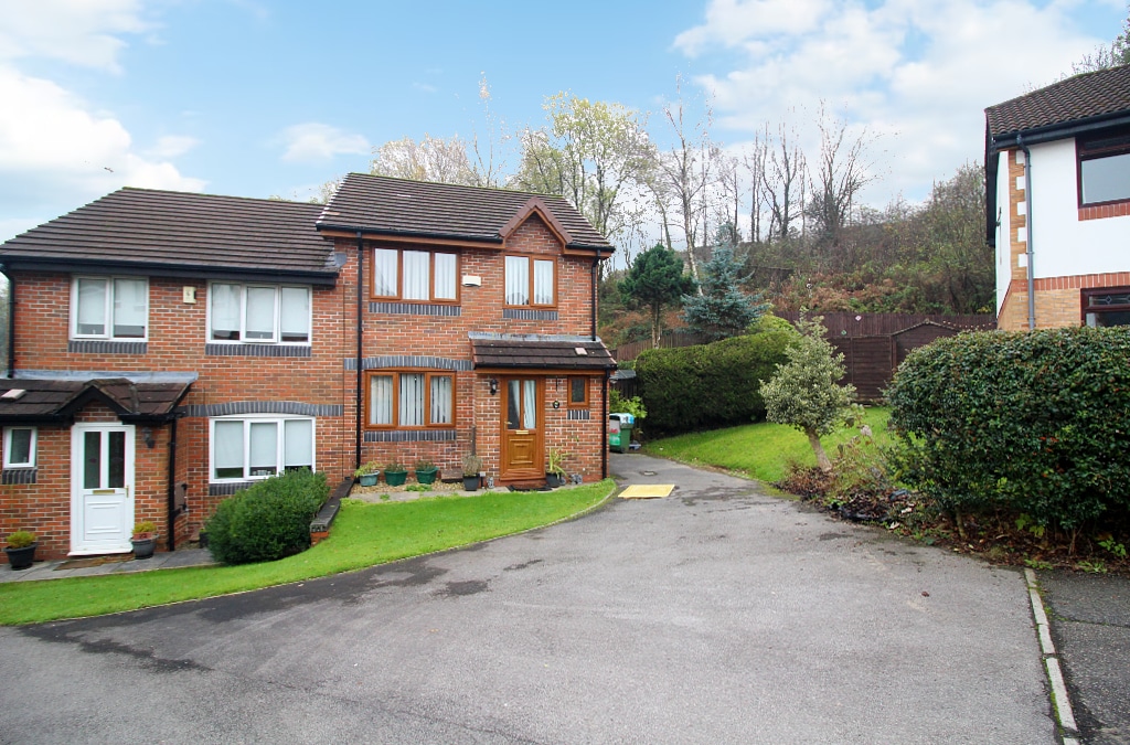 Cefn Close, Pontypridd, CF37 3PR