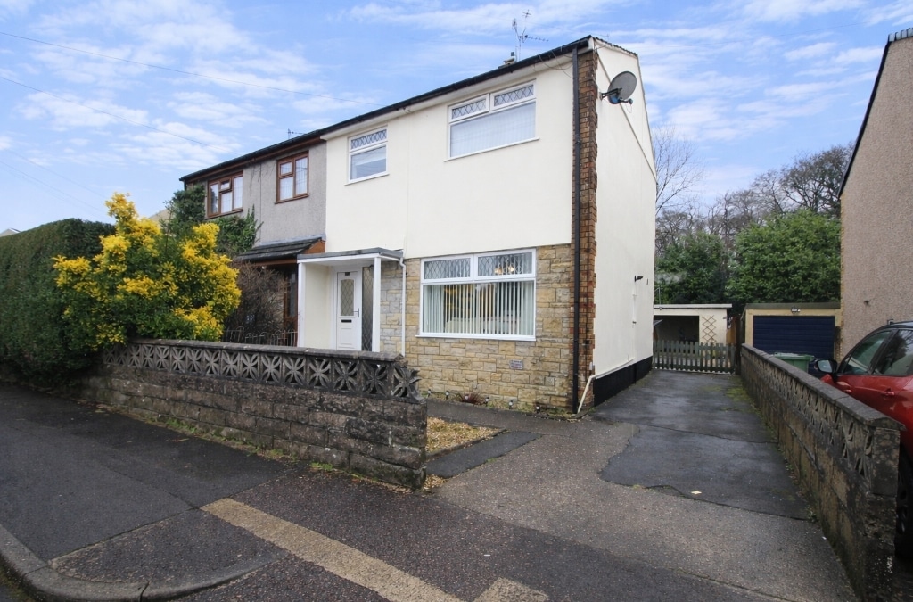 St. Annes Drive, Llantwit Fardre, Pontypridd, CF38 2PB
