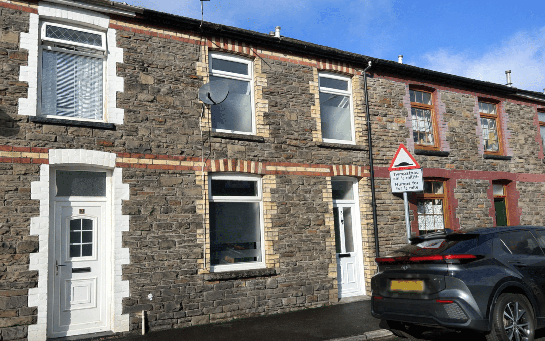Middle Street, Trallwn, CF37