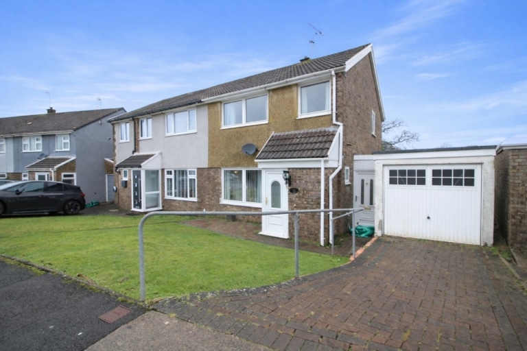 For Sale - Towyn Way, Tonteg, Pontypridd, CF38 1NB