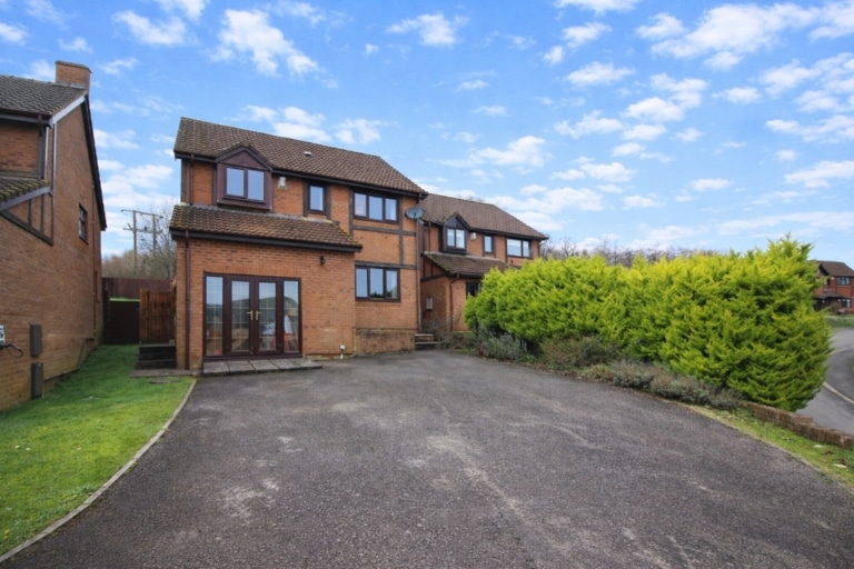 For Sale - Hafan Heulog, Coed Y Cwm, Pontypridd, CF37 3JJ