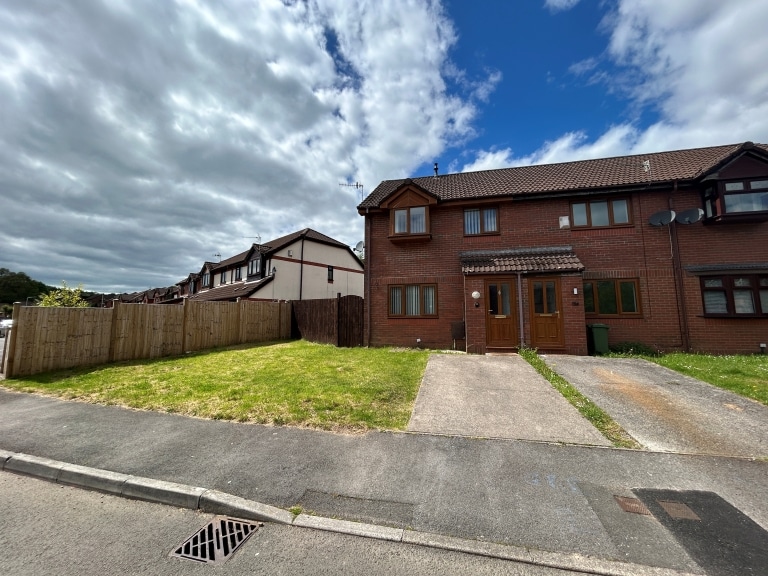- Ynys Hir, Coed Y Cwm, CF37
