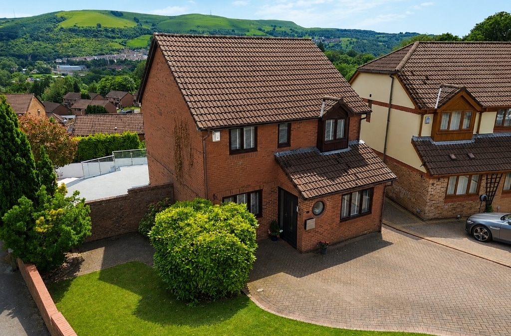 Pen-Y-Mynydd, Coed-Y-Cwm, Pontypridd, CF37 3JG