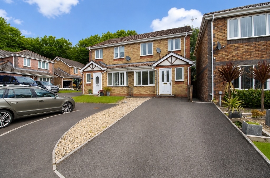 Cae Garw, Llantwit Fardre, Pontypridd, CF38 2TQ