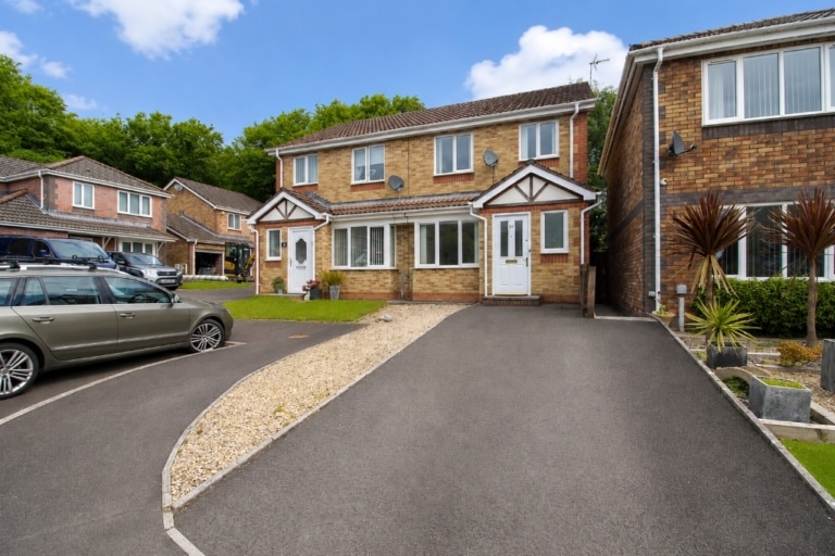 For Sale - Cae Garw, Llantwit Fardre, Pontypridd, CF38 2TQ