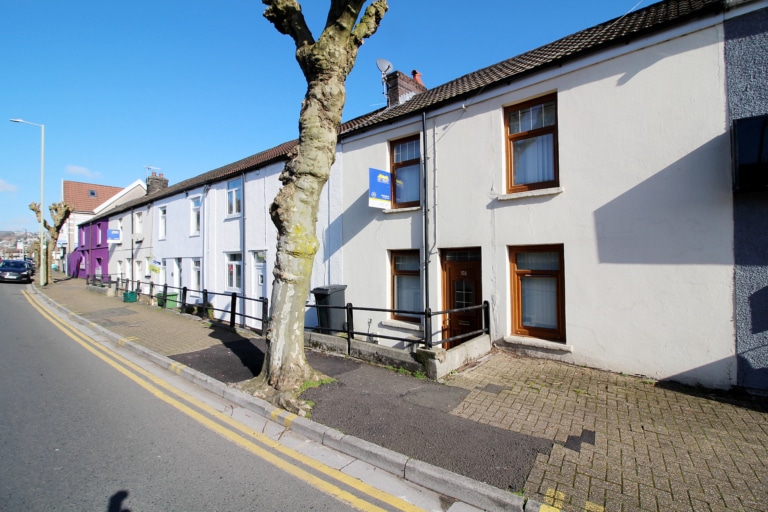 For Sale - Broadway, Treforest, Pontypridd, CF37 1BE