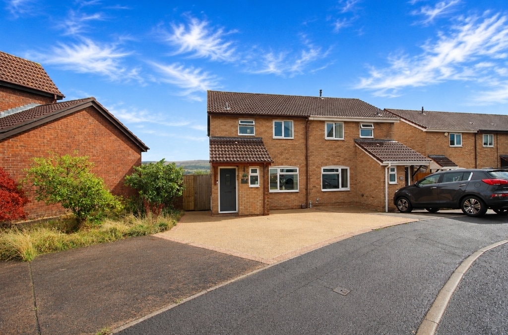 Clos Creyr, Llantwit Fardre, Pontypridd, CF38 2TD