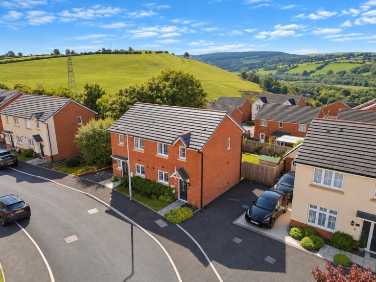 For Sale - Comin Y Coed, Tonyrefail, Porth, CF39 8GD